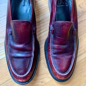 JOAN & DAVID HANDMADE ITALIAN LOAFER - ALL LEATHER. WOMANS 38.5 (US 8).